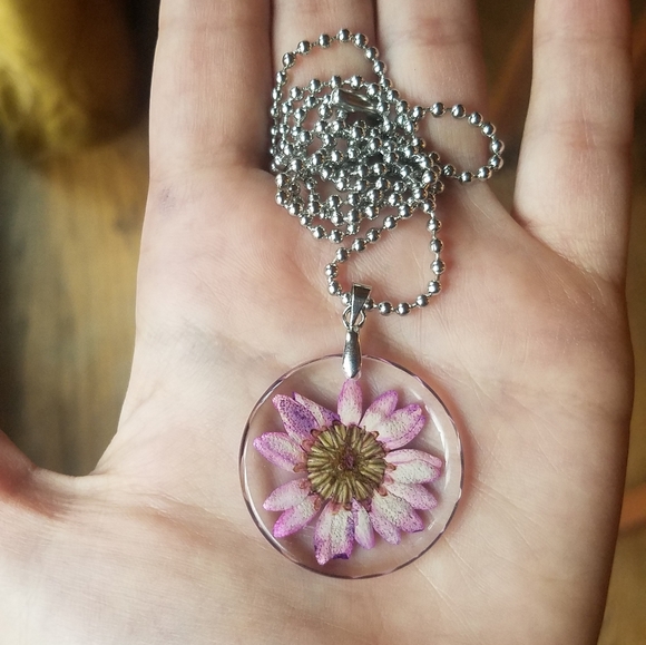 New Dried Purple & Pink Flower Necklace in Resin - Picture 5 of 8